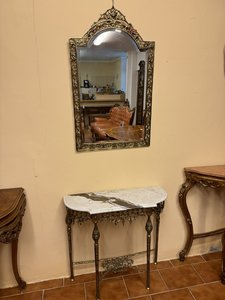 Konzolový stolek s mramorovou deskou a ozdobným zrcadlem, styl Rokoko