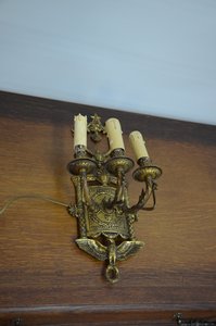 Luxusní nástěnný bronzový svícen se třemi rameny a motivem orla v empírovém stylu