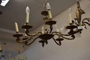 Lustr s osmi rameny a svíčkovými žárovkami