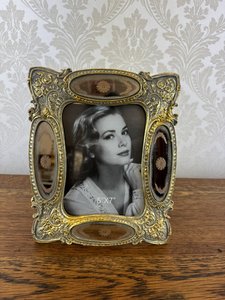 Dekorativní rámeček na fotografii s květinovým reliéfem, cena za ks 