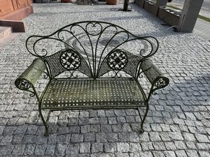 Zahradní dvoumístná lavička z tepaného železa s vějířovým opěradlem, cena za ks