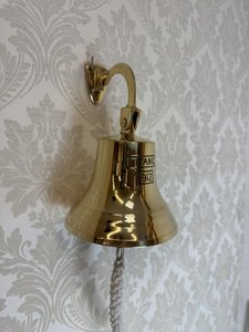 Mosazný lodní zvon Titanic 1912 s nástěnným držákem a pleteným úchytem, cena za ks 