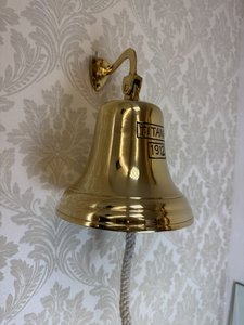 Mosazný námořní zvon Titanic 1912 s nástěnným držákem a provazovým úchytem, cena za ks 