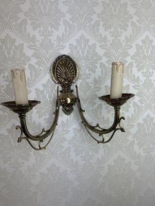 Nástěnné dvouramenné světlo s mušlovým dekorem