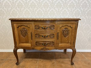 Komoda s šuplíky a bočními dvířky