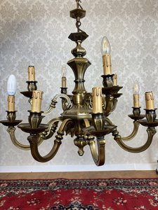 Lustr s kulatými objímkami a plastickými detaily cena za ks