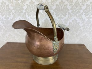 Mosazná nádoba  s porcelánovými madly