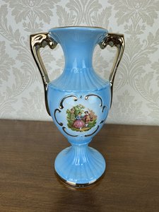 Italská porcelánová váza s modrou glazurou