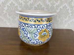 Keramický květináč s ručně malovaným dekorem žlutých květů