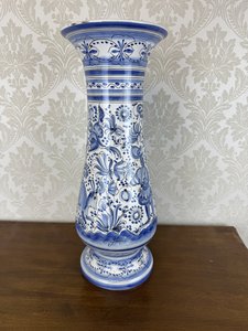 Keramická váza Borges s modrobílým květinovým dekorem 