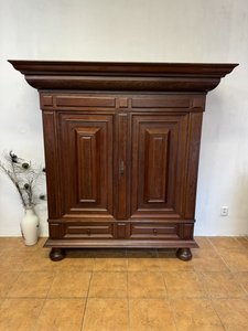 Starožitná masivní dubová skříň, období Renesance