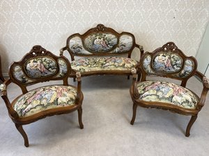 Třídílná sedací souprava s tapisérií s idylickým venkovským životem