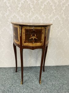 Půlkruhový stolek s intarzií , cena za ks