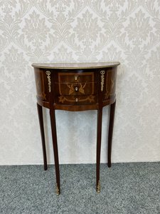 Stolek s intarzií a bronzovými aplikacemi