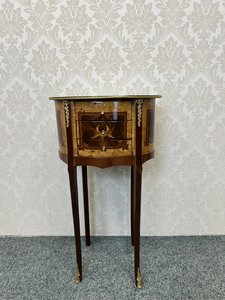 Intarzovaný oválný stolek se zásuvkami, cena za ks