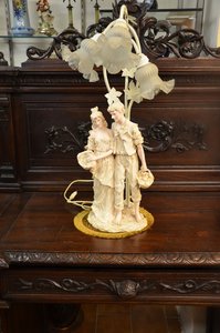 Stolní lampa s figurální soškou, styl Rokoko