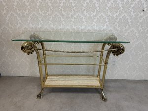 Luxusní konzolový stolek s mosaznou konstrukcí