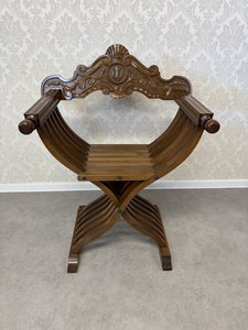 Skládací křesílko s řezaným opěradlem, cena za ks