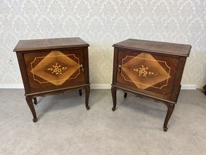 Noční stolky s květinovou intarzií, cena za ks