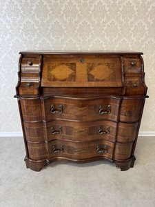 Intarzovaný psací stolek  s  výklopnou deskou