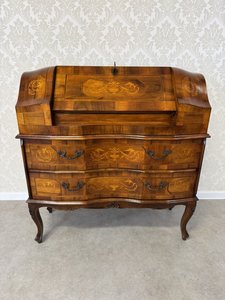 Intarzovaný psací stolek  s  výklopnou deskou