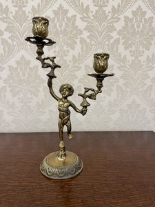 Svícen mosazný svícen s figurou andílka