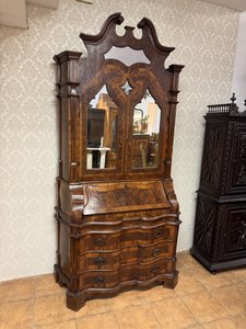 Intarzovaný psací stolek s nástavbou