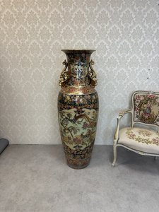 Dekorativní váza ve stylu Satsuma, Čína