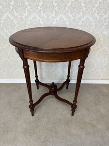 Kulatý příruční stolek 