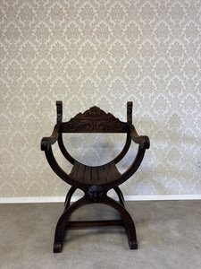 Dřevěné křesílko