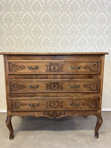 Tříšuplíková komoda