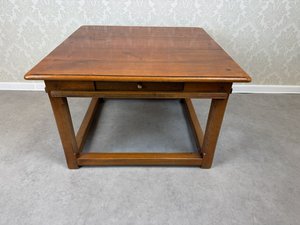 Dubový konferenční stolek s rustikálním šuplíkem