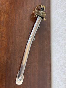 Dekorativní šavle s pochvou a rytinami inspirovaná vojenským stylem, cena za ks