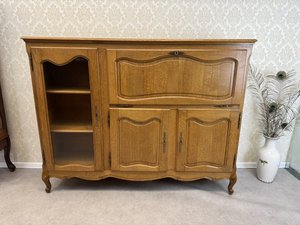 Sekretář s vitrínou 