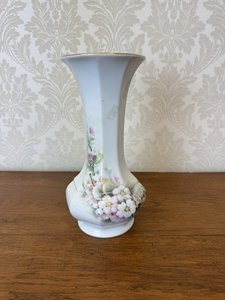 Porcelánová váza Limoges s ručně malovanými květy a zlaceným lemem