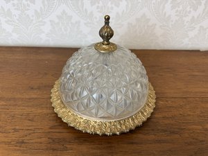 Skleněné stropní svítidlo s mosazným lemem