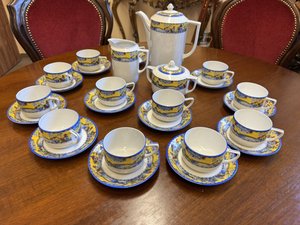 Kávový servis je vyroben v biedermeierovém stylu