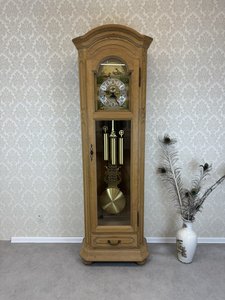 Rustikální dřevěné kyvadlové hodiny