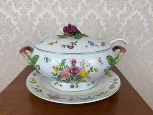 Francouzská porcelánová polévková mísa s květinovým dekorem