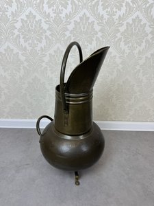 Uhlák s reliéfem renesančního muže