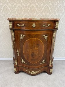 Luxusní intarzovaná komoda s mramorovou deskou 