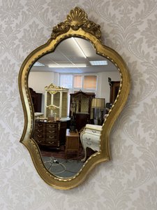 Zrcadlo s profilovaným rámem v antik  úpravě