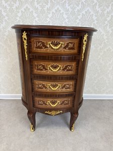 Intarzovaná komoda se zásuvkami a kováním