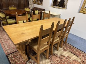 Dubový jídelní set s řemeslnými detaily se šesti  židlemi