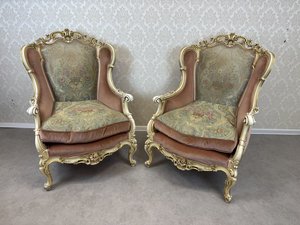 Ručně zdobené křeslo s florálním čalouněním a řezbami  cena za ks