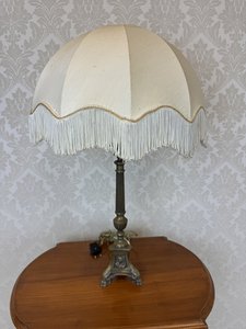 Stolní lampa s textilním stínidlem 