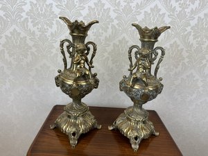 Párové bronzové svícny s andílky a barokní ornamentikou, cena za ks