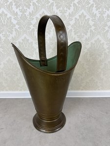 Stojan na deštníky s obloukovým držadlem